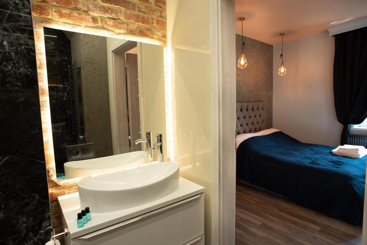 Apartament Antresola Fabryczna เจโลนากูรา ภายนอก รูปภาพ